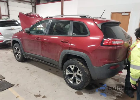 2015 Jeep Cherokee Trailhawk z USA, uszkodzony, nr VIN 1C4PJMBS7FW646577